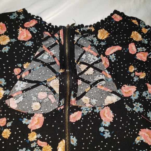 Xhilaration Girls XL Black Floral dress with beautiful back design - Picture 4 of 9